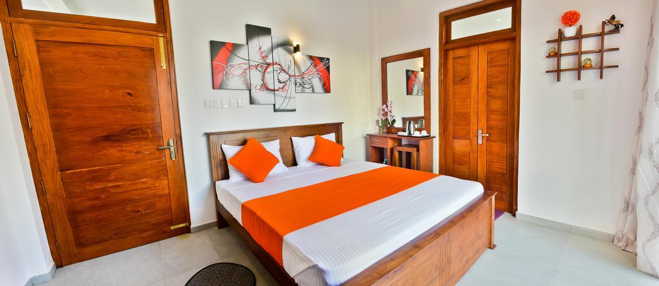 Rominrich Hotel Hikkaduwa Bagian luar foto